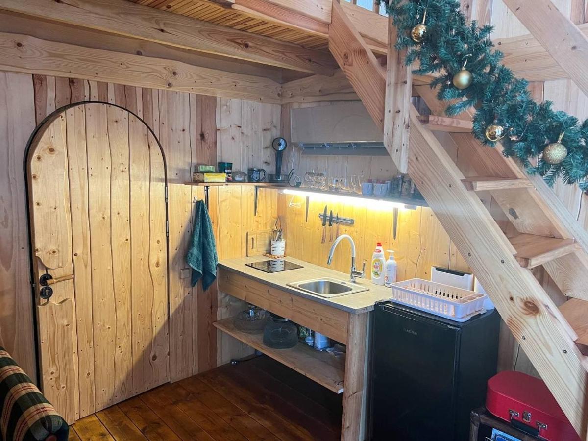 Dragon House In The Tree! Jacuzzi, Sauna ,Cinema,Heated Lici  Exteriör bild